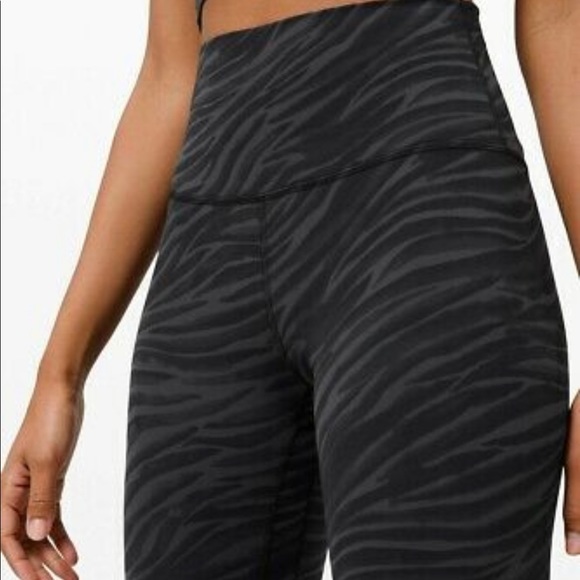 NEW LULULEMON Align Crop 25" 4 Le Tigre Camo Deep Coal Multi Zebra Print Legging - Picture 5 of 6
